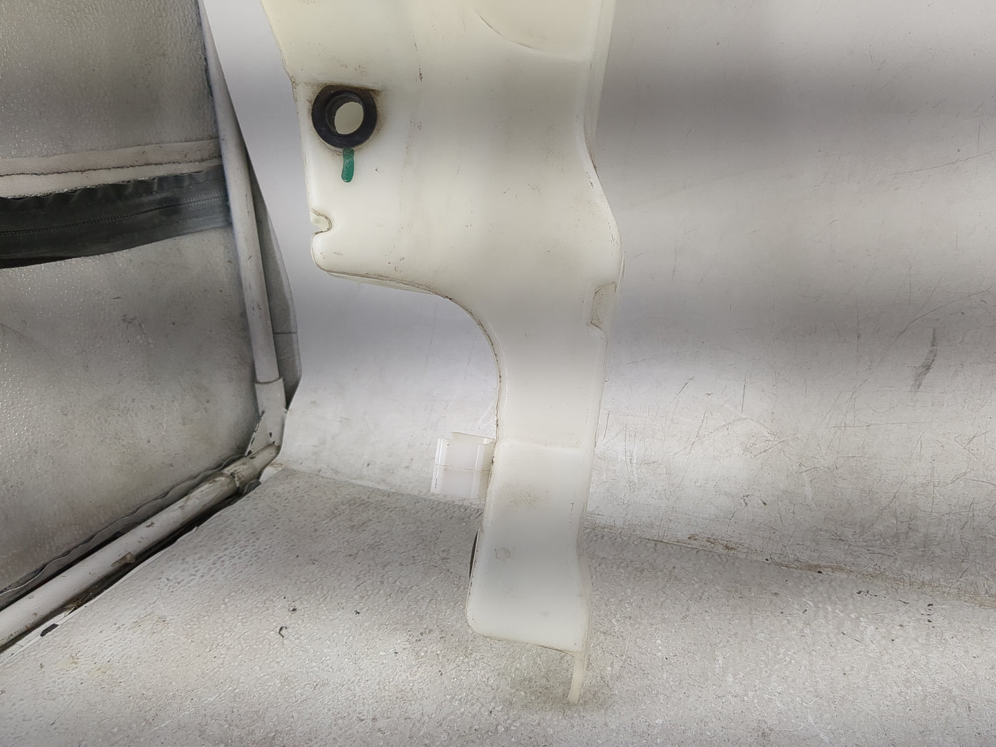 2013-2015 Jaguar Xf Windshield Washer Fluid Reservoir Bottle Oem - Oemusedautoparts1.com