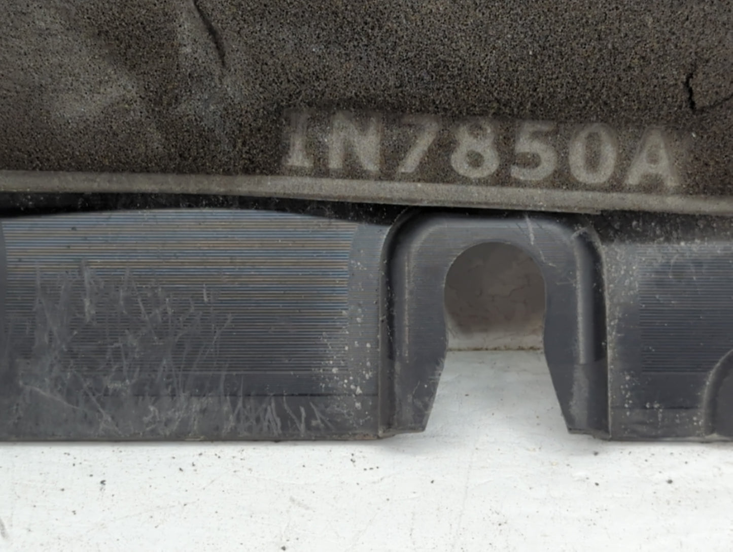 2014 Jaguar Xf Engine Cover Black - Oemusedautoparts1.com