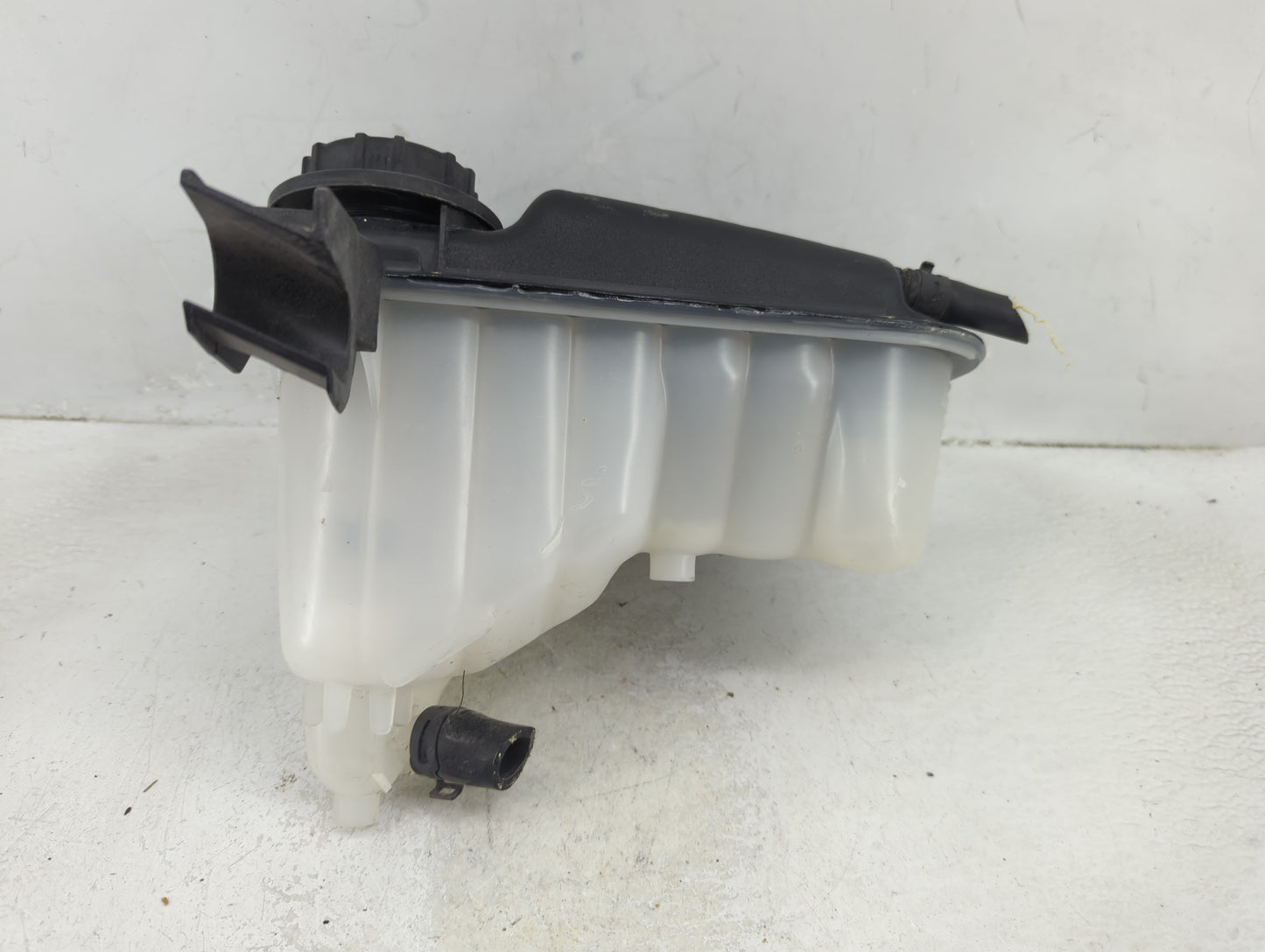 2010-2019 Jaguar Xj Radiator Coolant Overflow Expansion Tank Bottle - Oemusedautoparts1.com
