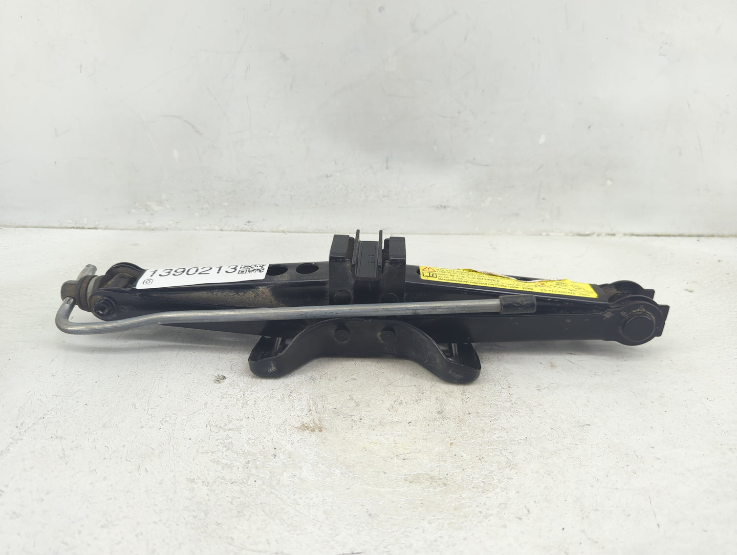 2014 Jaguar Xj Spare Scissor Car Jack 1390213 - Oemusedautoparts1.com