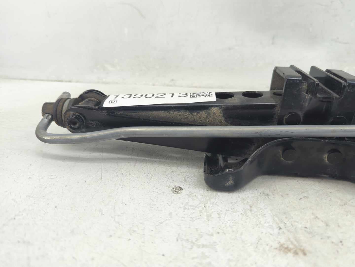2014 Jaguar Xj Spare Scissor Car Jack - Oemusedautoparts1.com