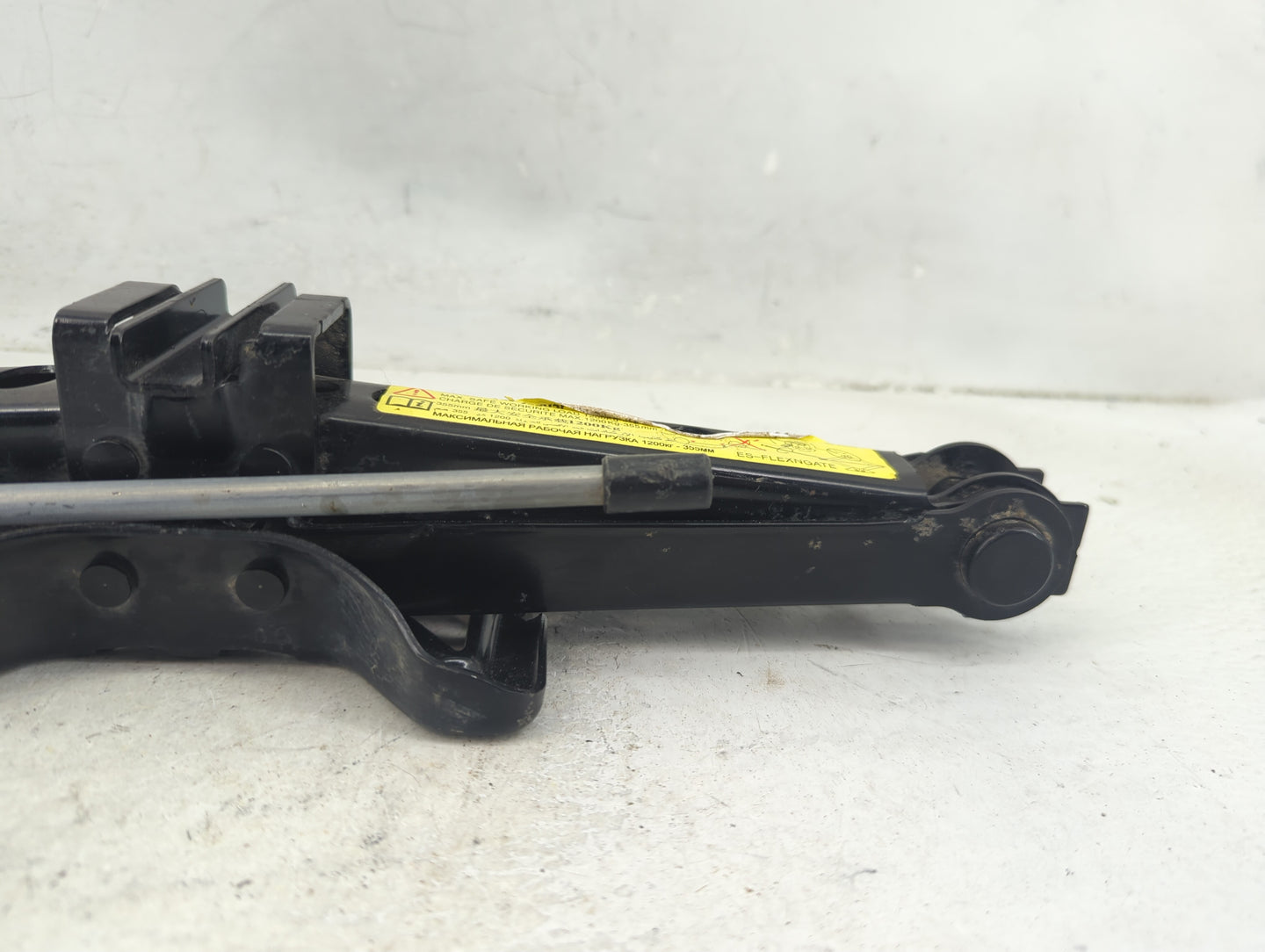 2014 Jaguar Xj Spare Scissor Car Jack 1390213 - Oemusedautoparts1.com