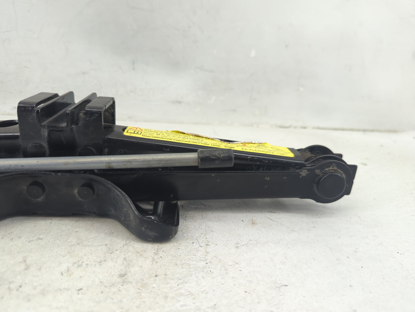2014 Jaguar Xj Spare Scissor Car Jack 1390213 - Oemusedautoparts1.com