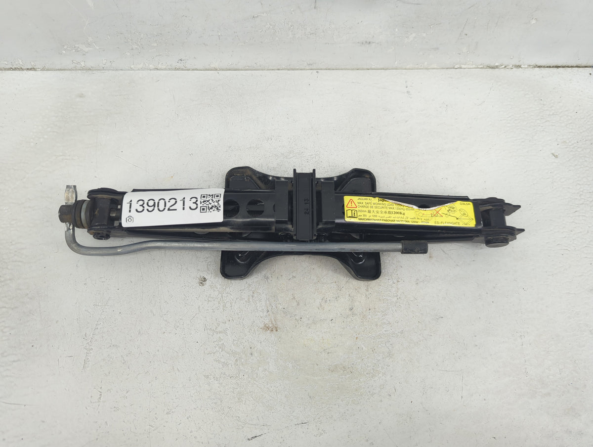 2014 Jaguar Xj Spare Scissor Car Jack 1390213 - Oemusedautoparts1.com