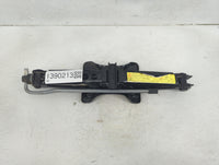 2014 Jaguar Xj Spare Scissor Car Jack 1390213 - Oemusedautoparts1.com