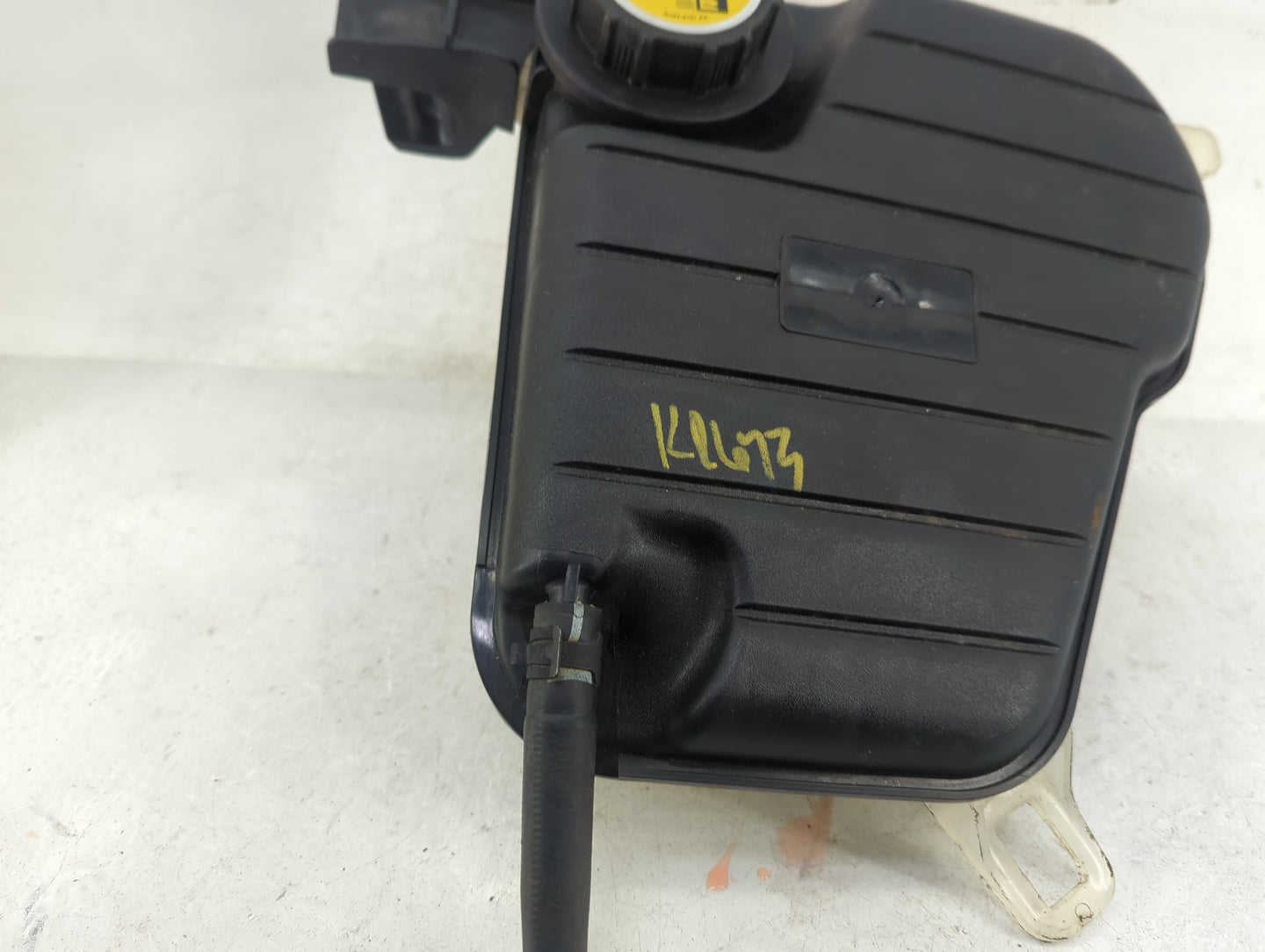 2010-2019 Jaguar Xj Radiator Coolant Overflow Expansion Tank Bottle - Oemusedautoparts1.com