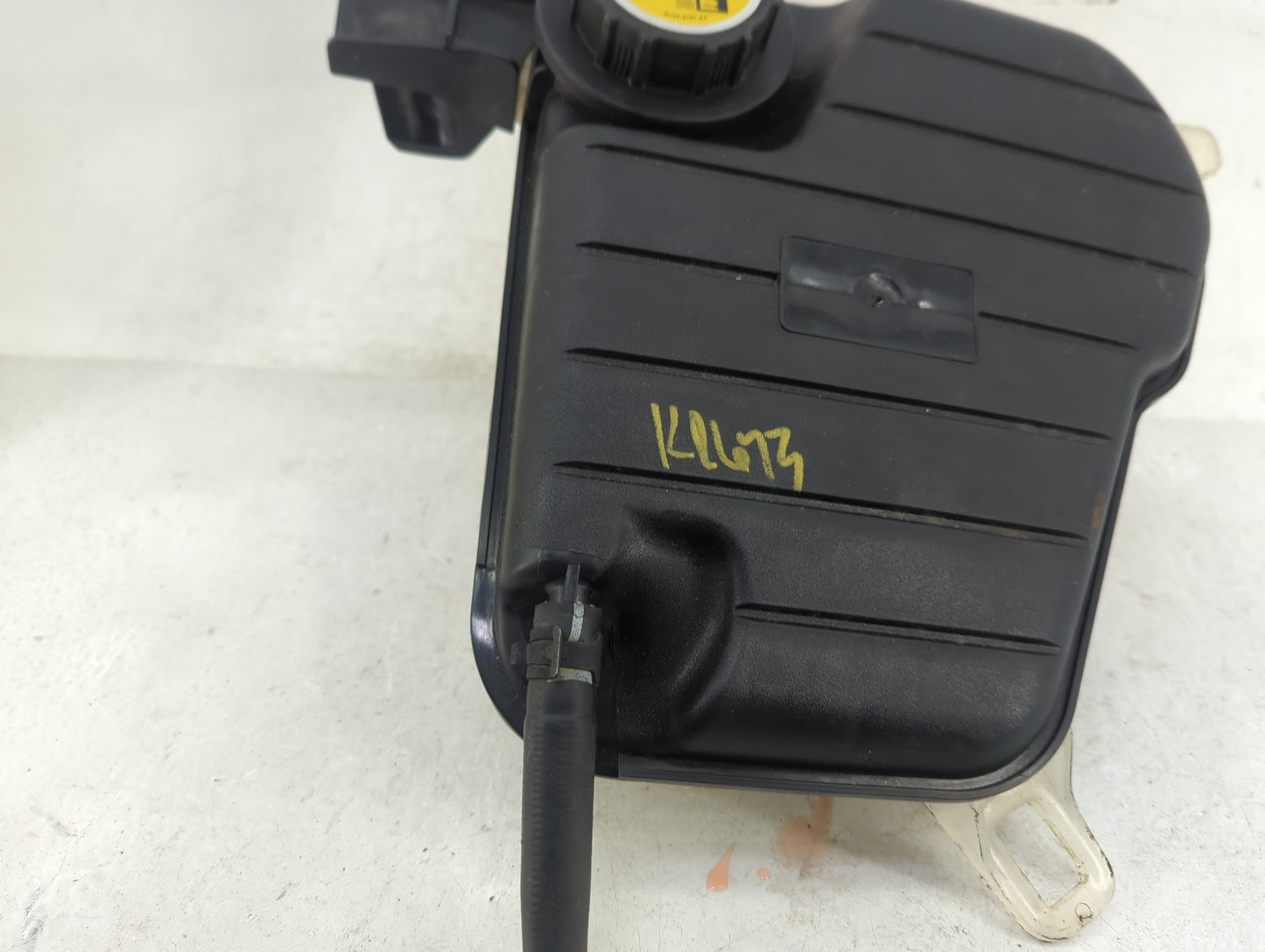 2010-2019 Jaguar Xj Radiator Coolant Overflow Expansion Tank Bottle - Oemusedautoparts1.com