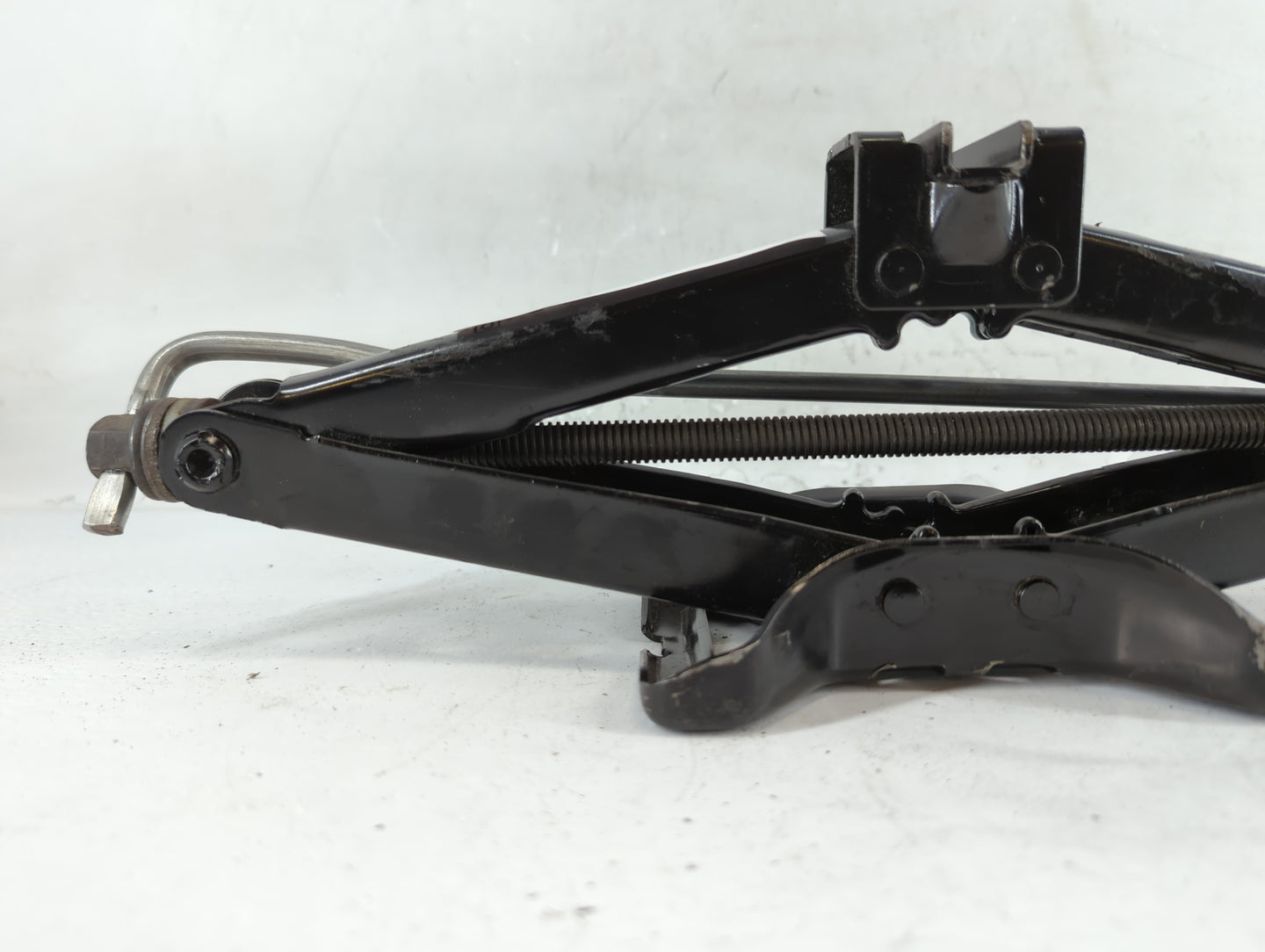 2014 Jaguar Xj Spare Scissor Car Jack 757483 - Oemusedautoparts1.com