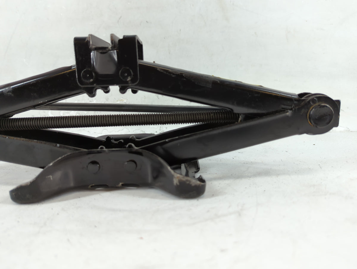 2014 Jaguar Xj Spare Scissor Car Jack 757483 - Oemusedautoparts1.com