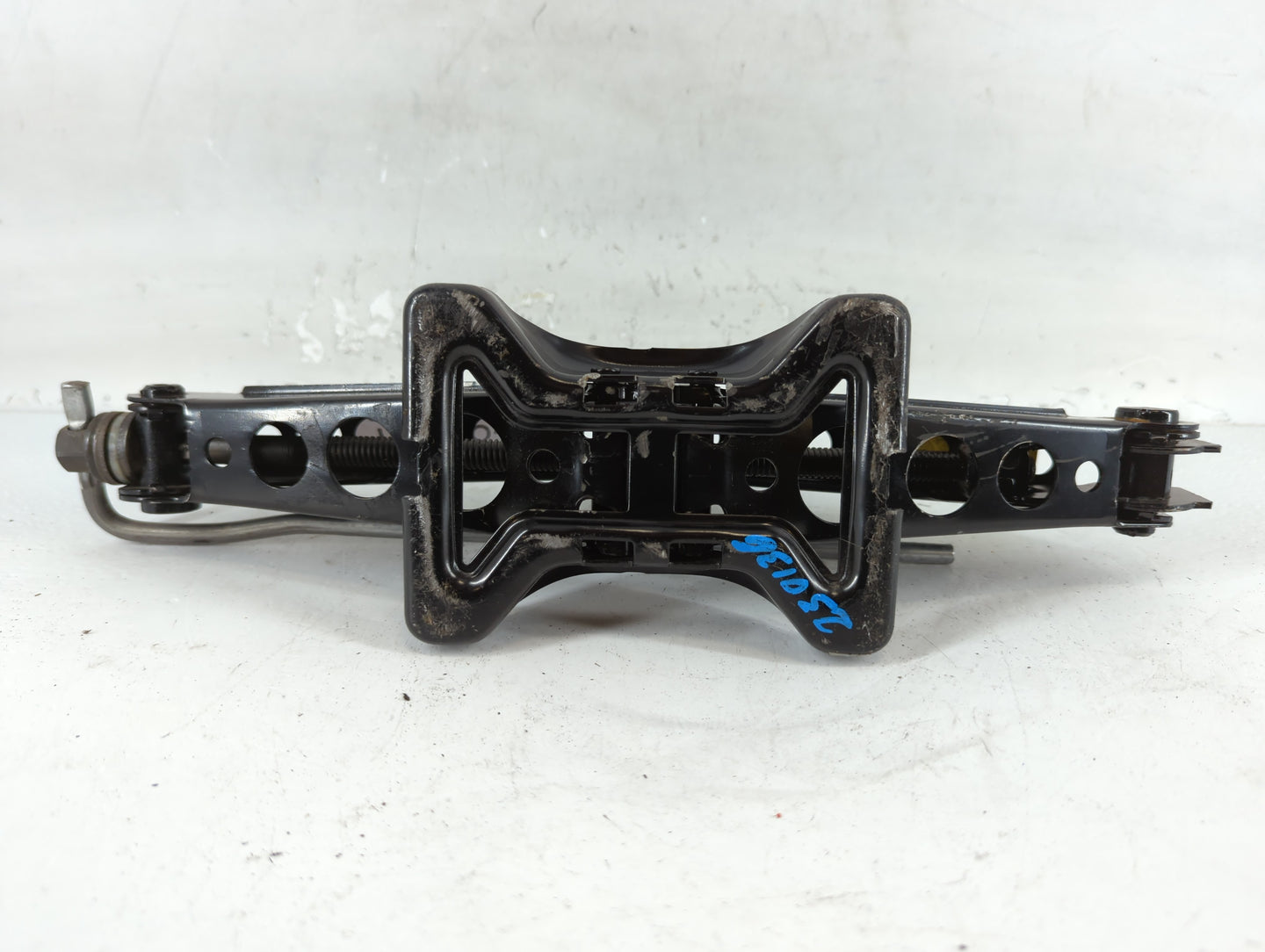 2014 Jaguar Xj Spare Scissor Car Jack - Oemusedautoparts1.com