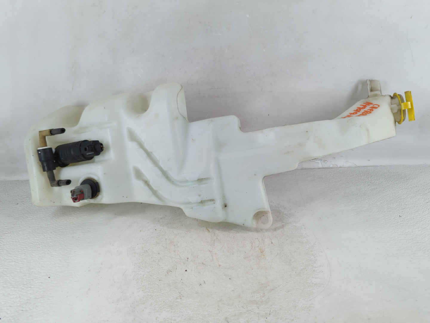 2014-2018 Jeep Cherokee Windshield Washer Fluid Reservoir Bottle Oem - Oemusedautoparts1.com