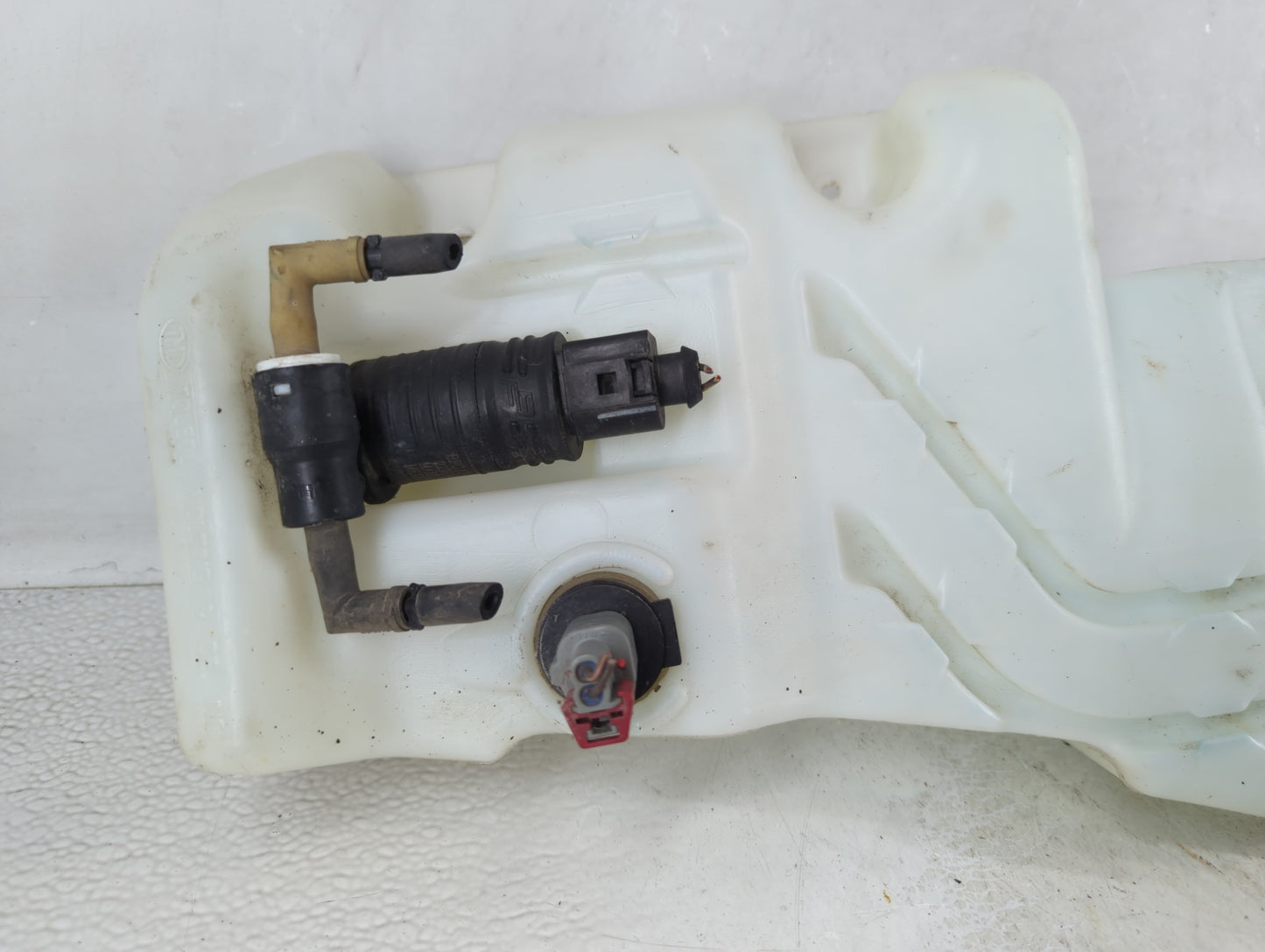 2014-2018 Jeep Cherokee Windshield Washer Fluid Reservoir Bottle Oem - Oemusedautoparts1.com