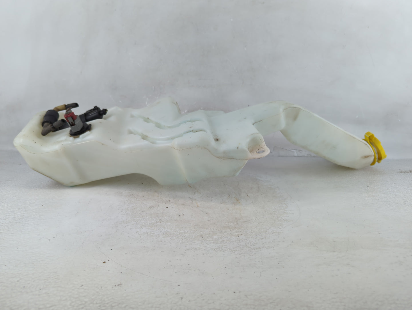 2014-2018 Jeep Cherokee Windshield Washer Fluid Reservoir Bottle Oem - Oemusedautoparts1.com
