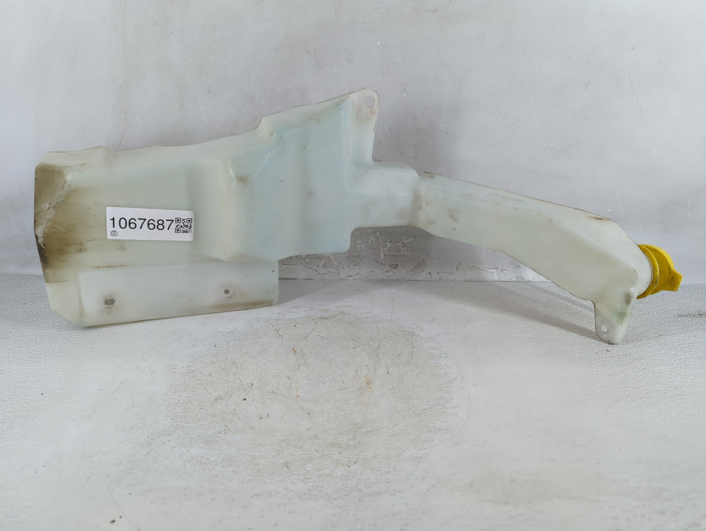 2014-2018 Jeep Cherokee Windshield Washer Fluid Reservoir Bottle Oem - Oemusedautoparts1.com