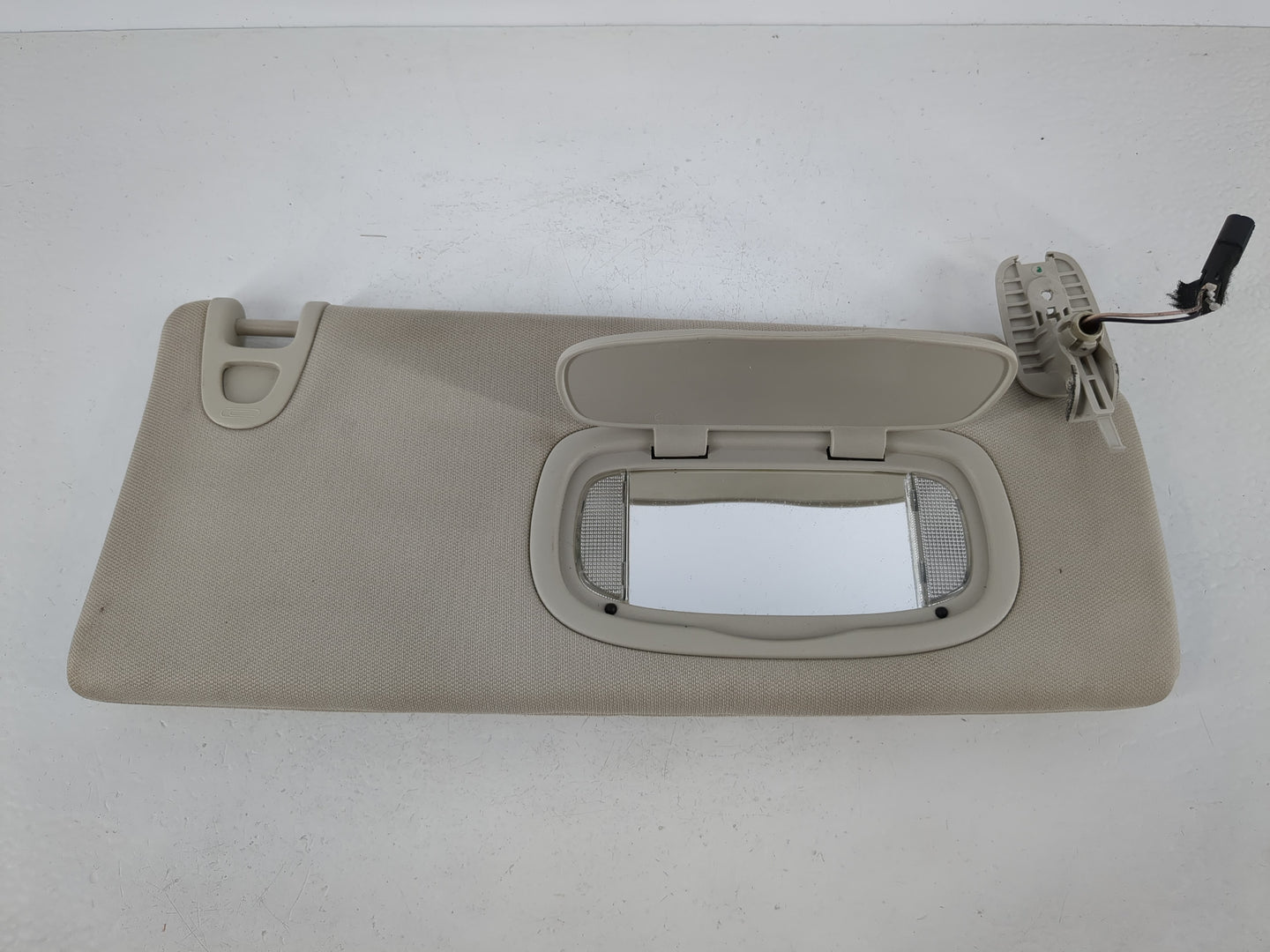 2014-2018 Jeep Cherokee Sun Visor Shade Replacement Passenger Right Mirror Fits Fits 2014 2015 2016 2017 2018 OEM Used Auto 