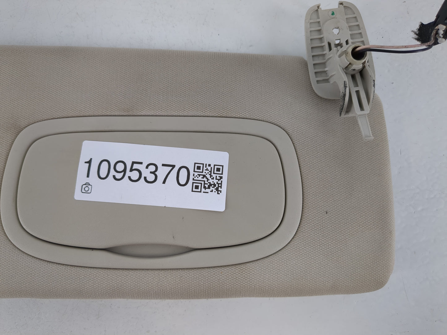 2014-2018 Jeep Cherokee Sun Visor Shade Replacement Passenger Right Mirror Fits Fits 2014 2015 2016 2017 2018 OEM Used Auto 
