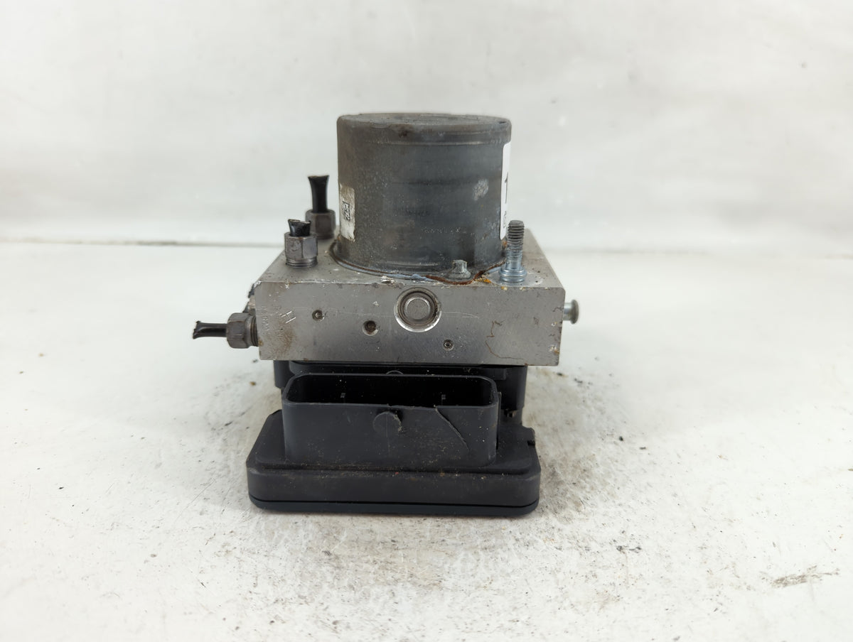 2014 Jeep Cherokee Anti-Lock Brake ABS Pump Module Actuator OEM P/N:04779899AI P04779899AG Fits OEM Used Auto Parts - Oemuse