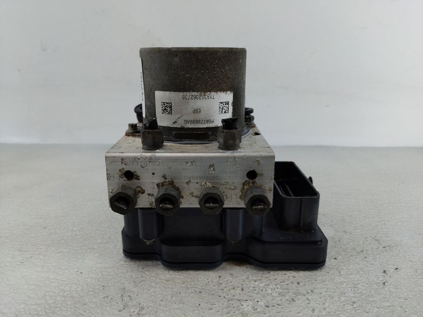2014 Jeep Cherokee ABS Pump Control Module Replacement P/N:P04779899AG Fits OEM Used Auto Parts - Oemusedautoparts1.com
