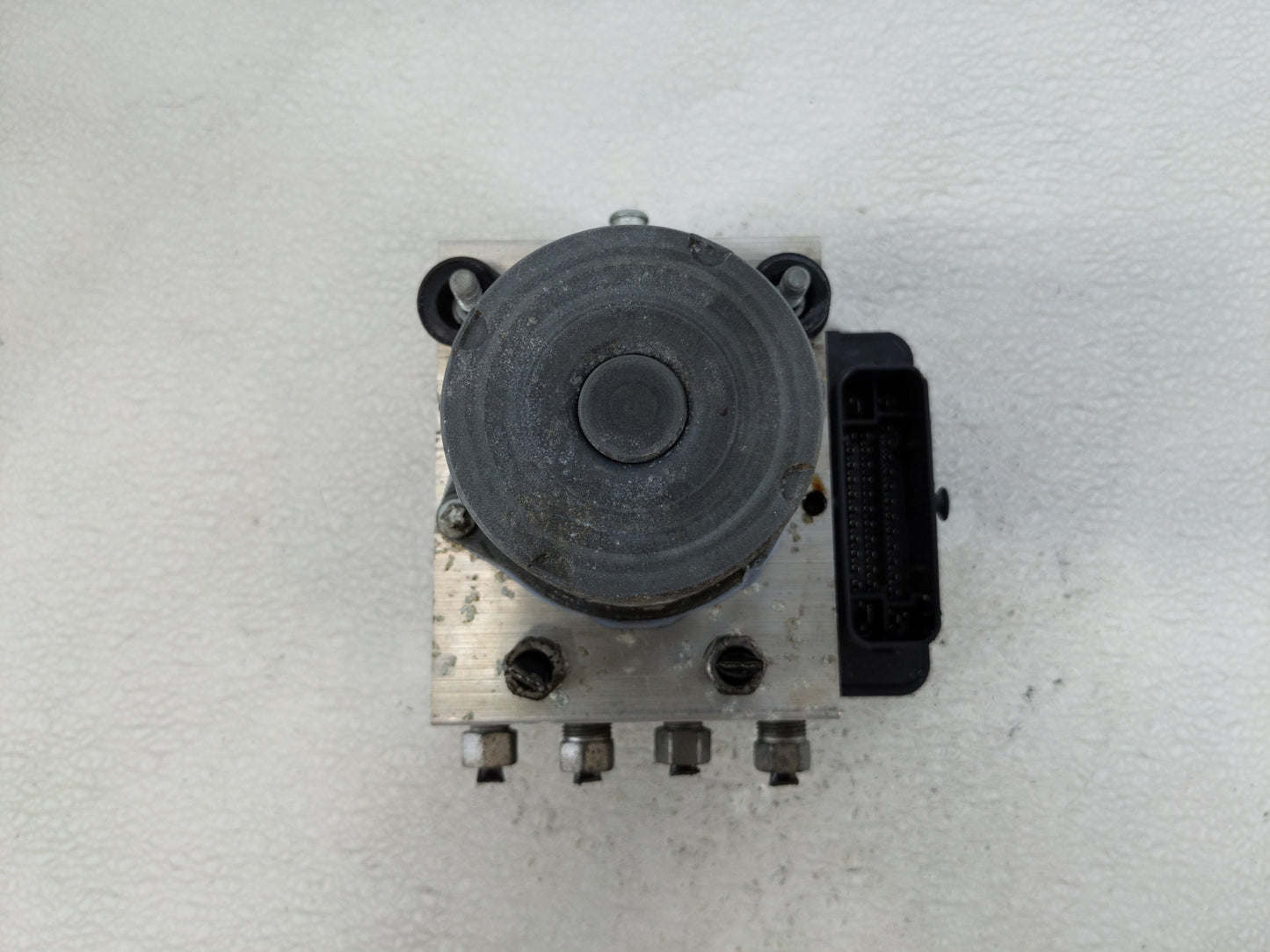 2014 Jeep Cherokee ABS Pump Control Module Replacement P/N:P04779899AG Fits OEM Used Auto Parts - Oemusedautoparts1.com