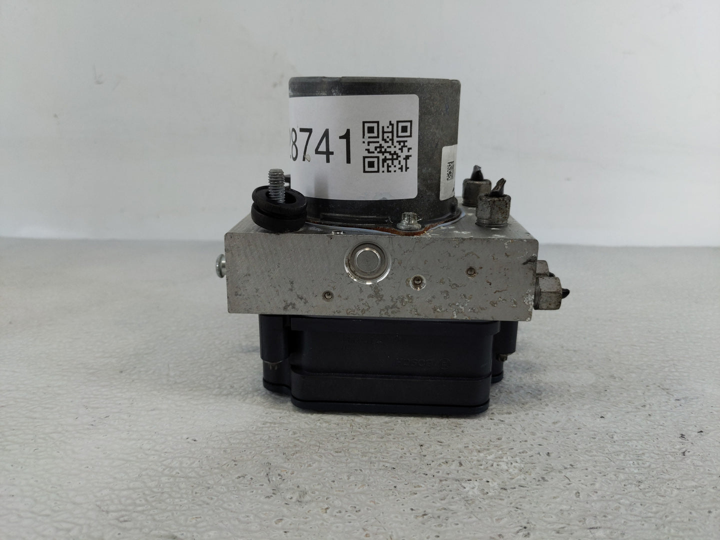 2014 Jeep Cherokee ABS Pump Control Module Replacement P/N:P04779899AG Fits OEM Used Auto Parts - Oemusedautoparts1.com