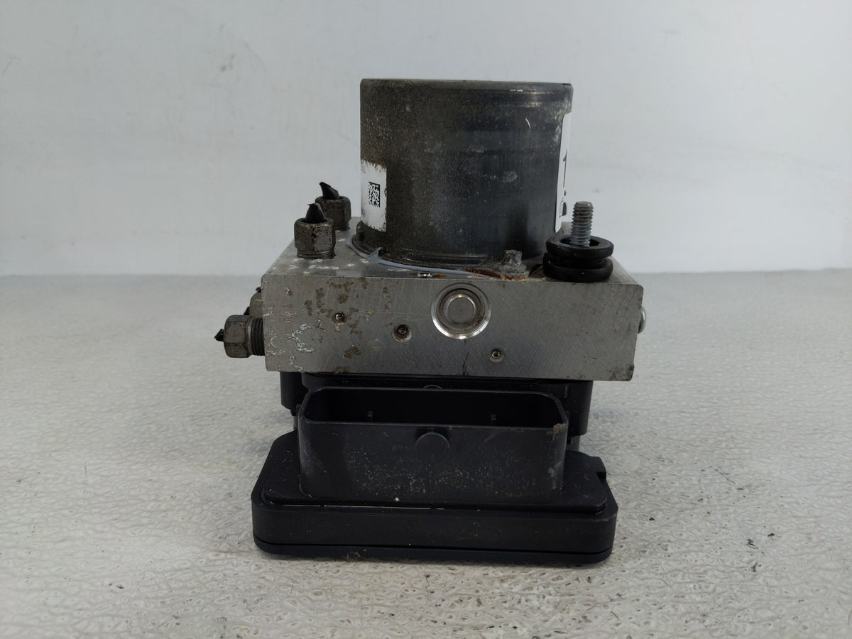 2014 Jeep Cherokee Anti-Lock Brake ABS Pump Module Actuator OEM P/N:P04779899AG Fits OEM Used Auto Parts - Oemusedautoparts1