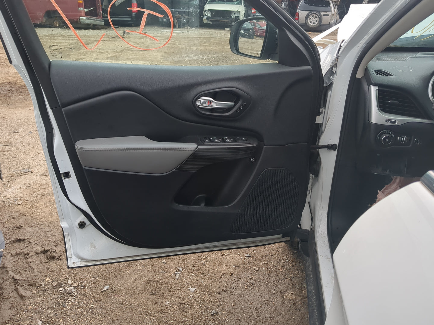 2014 Jeep Cherokee Front Left Driver Interior Door Panel Trim 1171864 - Oemusedautoparts1.com