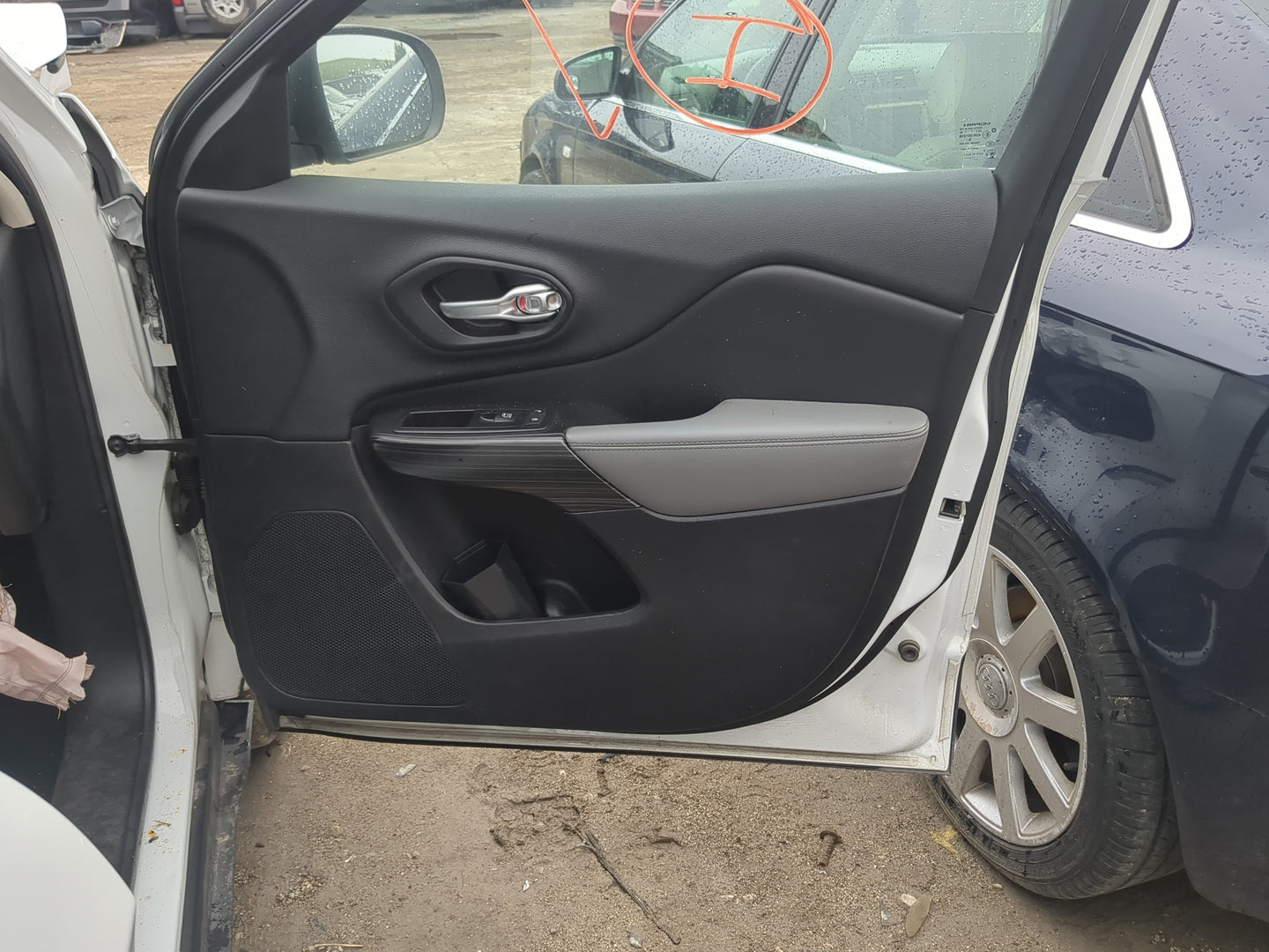 2014 Jeep Cherokee Front Right Passenger Interior Door Panel Trim - Oemusedautoparts1.com