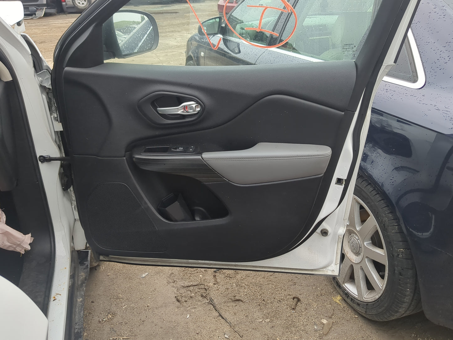 2014 Jeep Cherokee Front Right Passenger Interior Door Panel Trim - Oemusedautoparts1.com