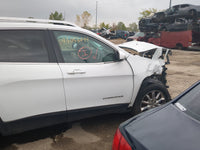 2014-2018 Jeep Cherokee Passenger Front Door Oem - Oemusedautoparts1.com