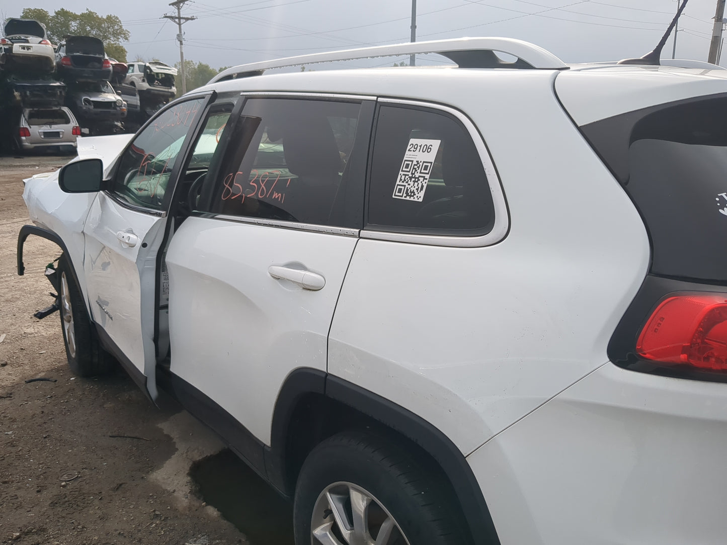 2014-2022 Jeep Cherokee Driver Rear Door Oem 1171892 - Oemusedautoparts1.com