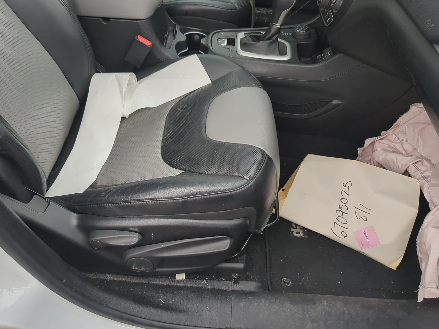 2014-2014 Jeep Cherokee Passenger Front Seat Oem - Oemusedautoparts1.com