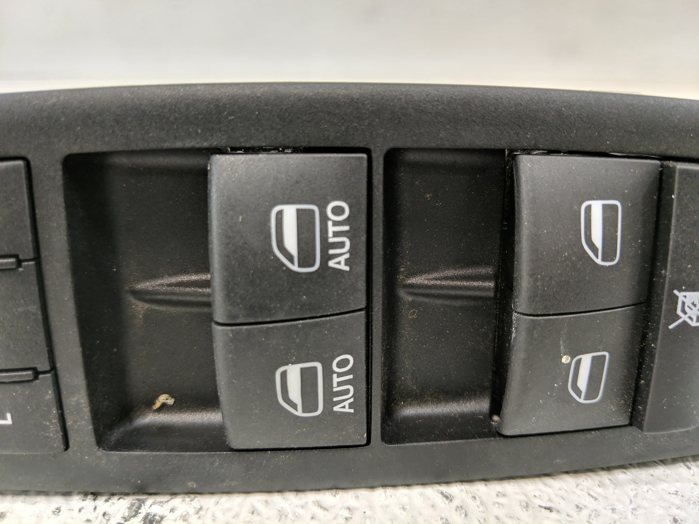 2014 Jeep Cherokee Master Power Window Switch Replacement Driver Side Left P/N:68141894AA Fits OEM Used Auto Parts - Oemused
