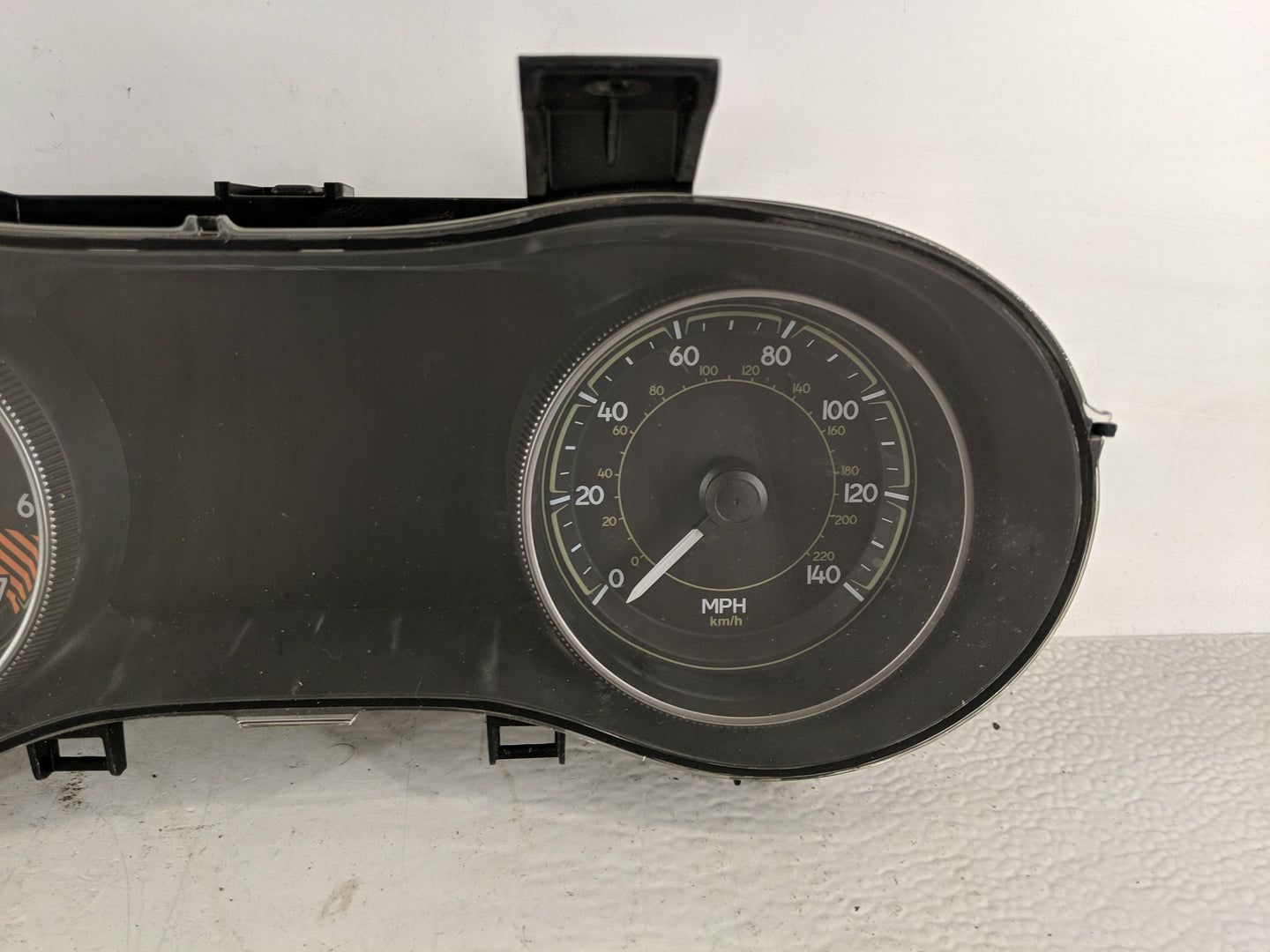 2014 Jeep Cherokee Instrument Cluster Speedometer Gauges P/N:P56054652AD P56054651AG Fits OEM Used Auto Parts - Oemusedautop