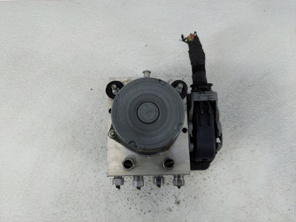 2014 Jeep Cherokee Anti-Lock Brake ABS Pump Module Actuator OEM P/N:P04779899AI Fits OEM Used Auto Parts - Oemusedautoparts1