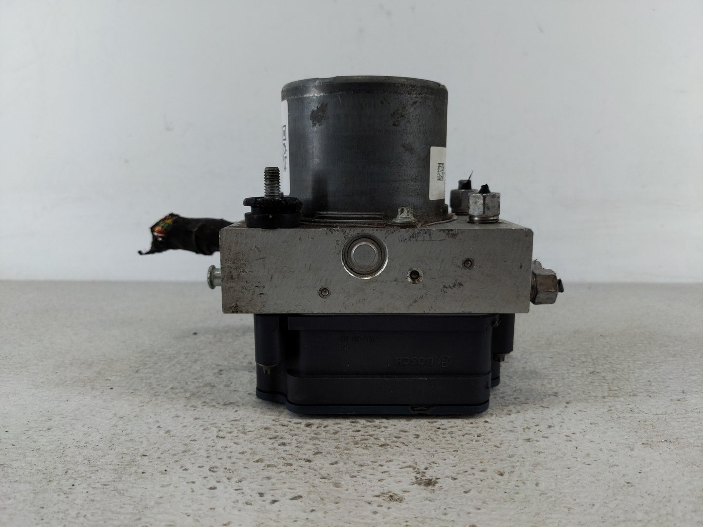 2014 Jeep Cherokee ABS Pump Control Module Replacement P/N:P04779899AI Fits OEM Used Auto Parts - Oemusedautoparts1.com
