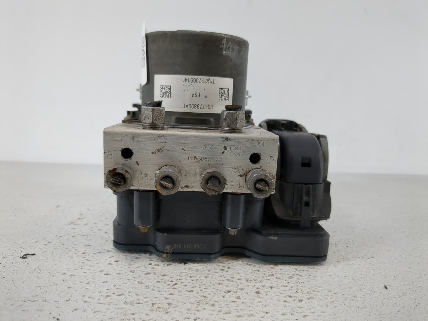 2014 Jeep Cherokee ABS Pump Control Module Replacement P/N:P04779899AI Fits OEM Used Auto Parts - Oemusedautoparts1.com