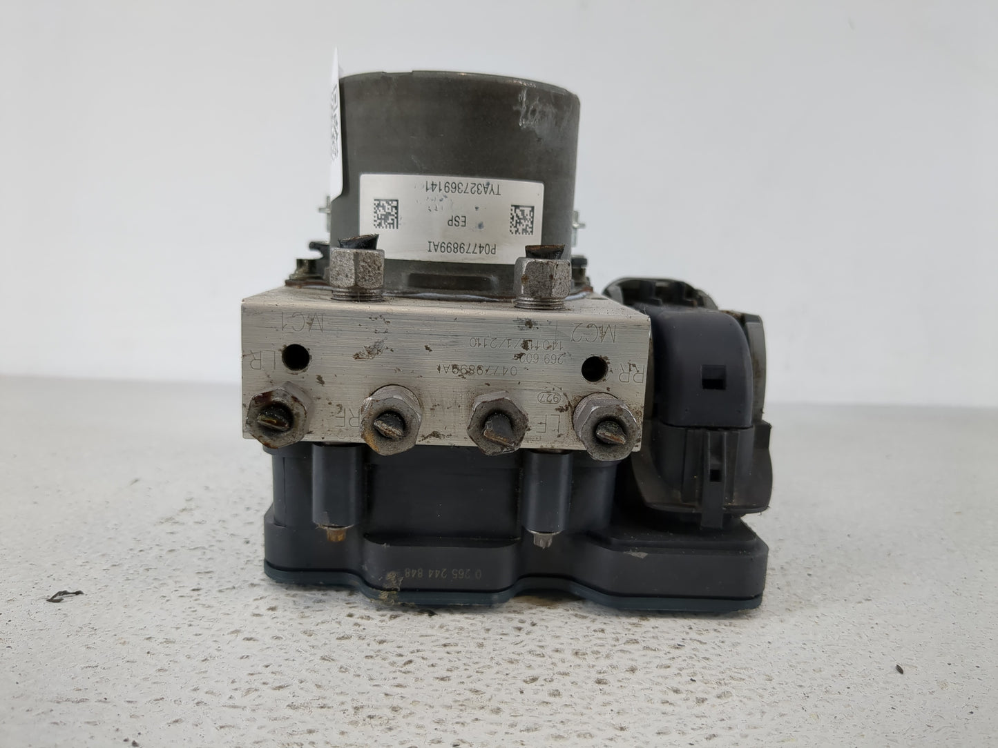 2014 Jeep Cherokee ABS Pump Control Module Replacement P/N:P04779899AI Fits OEM Used Auto Parts - Oemusedautoparts1.com