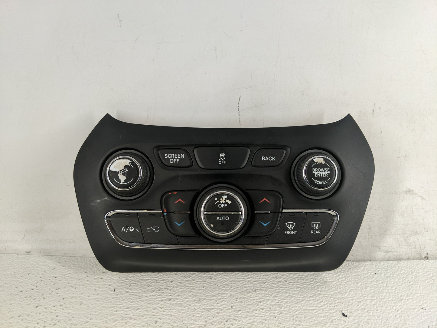 2014 Jeep Cherokee Climate Control Module Temperature AC/Heater Replacement P/N:05091436AG Fits OEM Used Auto Parts - Oemuse