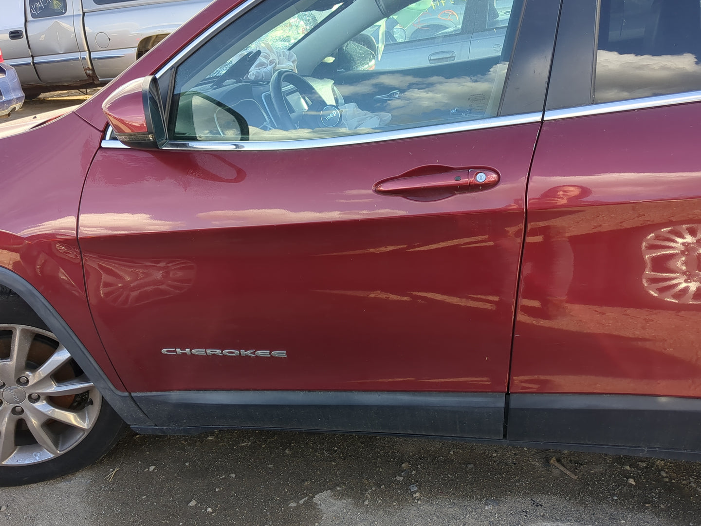 2014-2018 Jeep Cherokee Driver Front Door Oem - Oemusedautoparts1.com