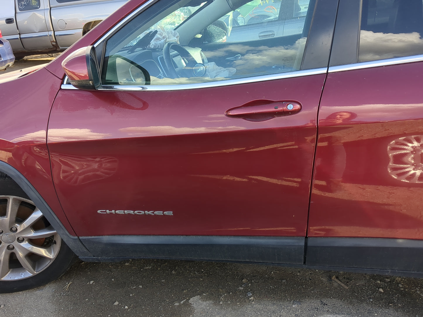 2014-2018 Jeep Cherokee Driver Front Door Oem - Oemusedautoparts1.com