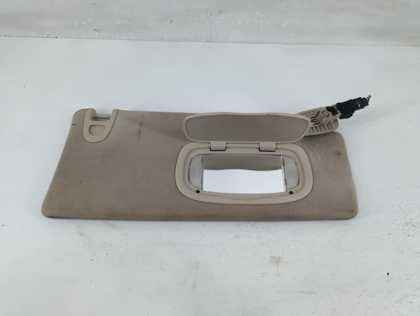 2014-2018 Jeep Cherokee Sun Visor Shade Replacement Passenger Right Mirror Fits Fits 2014 2015 2016 2017 2018 OEM Used Auto 