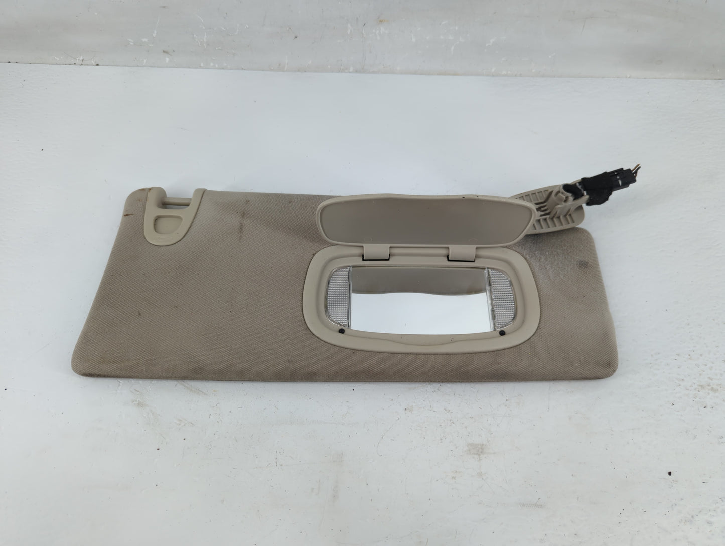 2014-2018 Jeep Cherokee Sun Visor Shade Replacement Passenger Right Mirror Fits Fits 2014 2015 2016 2017 2018 OEM Used Auto 