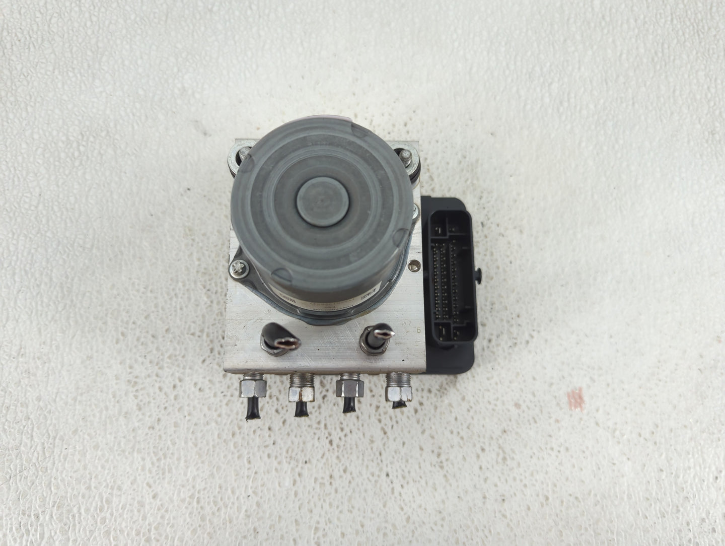 2014 Jeep Cherokee ABS Pump Control Module Replacement P/N:P04779903AG Fits OEM Used Auto Parts - Oemusedautoparts1.com
