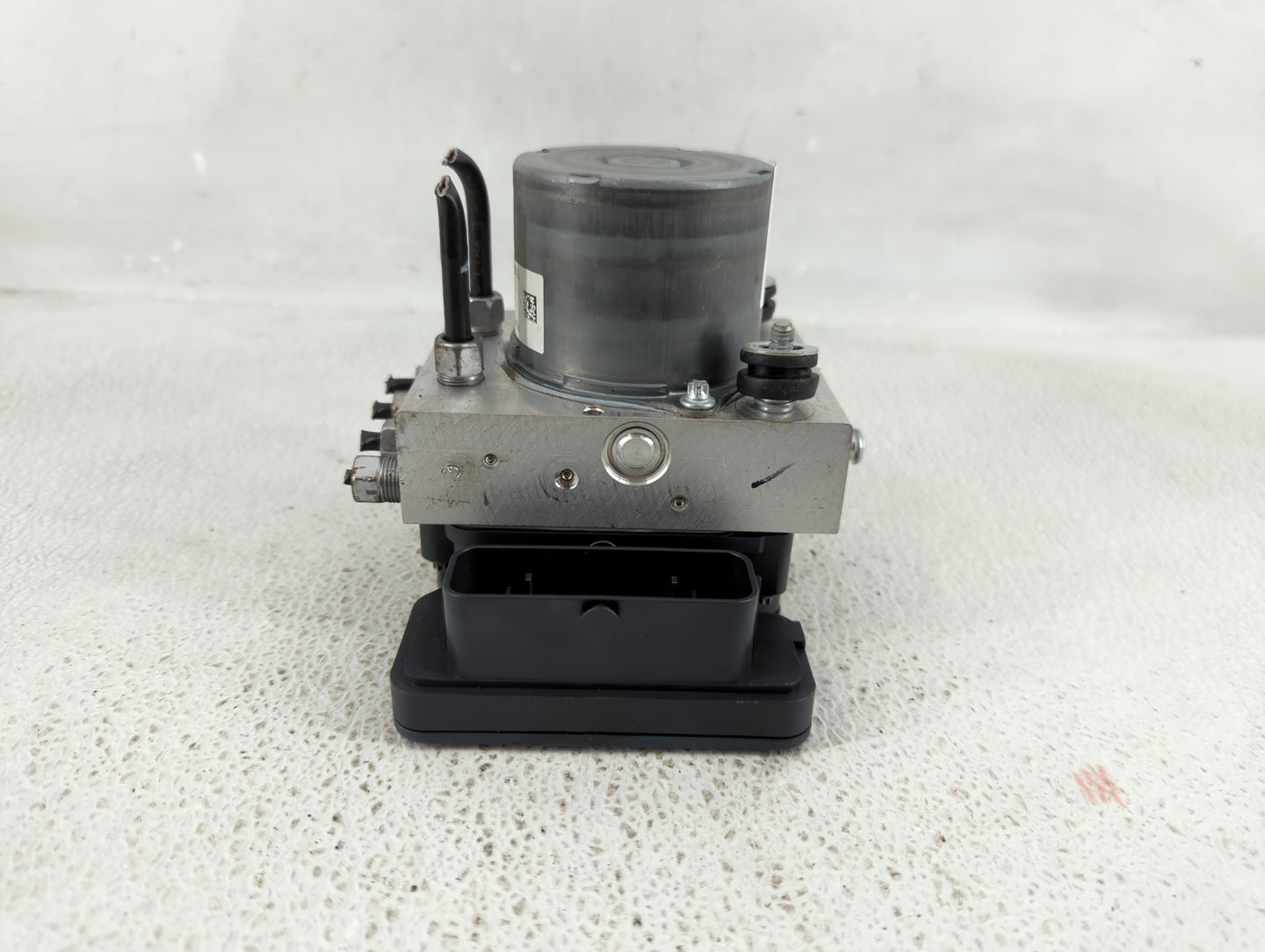 2014 Jeep Cherokee ABS Pump Control Module Replacement P/N:P04779903AG Fits OEM Used Auto Parts - Oemusedautoparts1.com