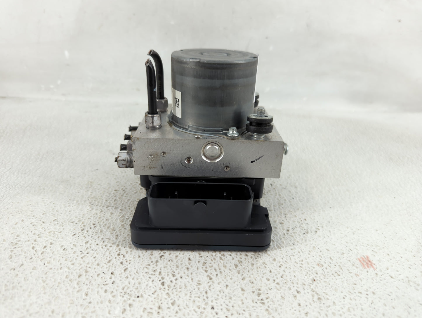 2014 Jeep Cherokee ABS Pump Control Module Replacement P/N:P04779903AG Fits OEM Used Auto Parts - Oemusedautoparts1.com