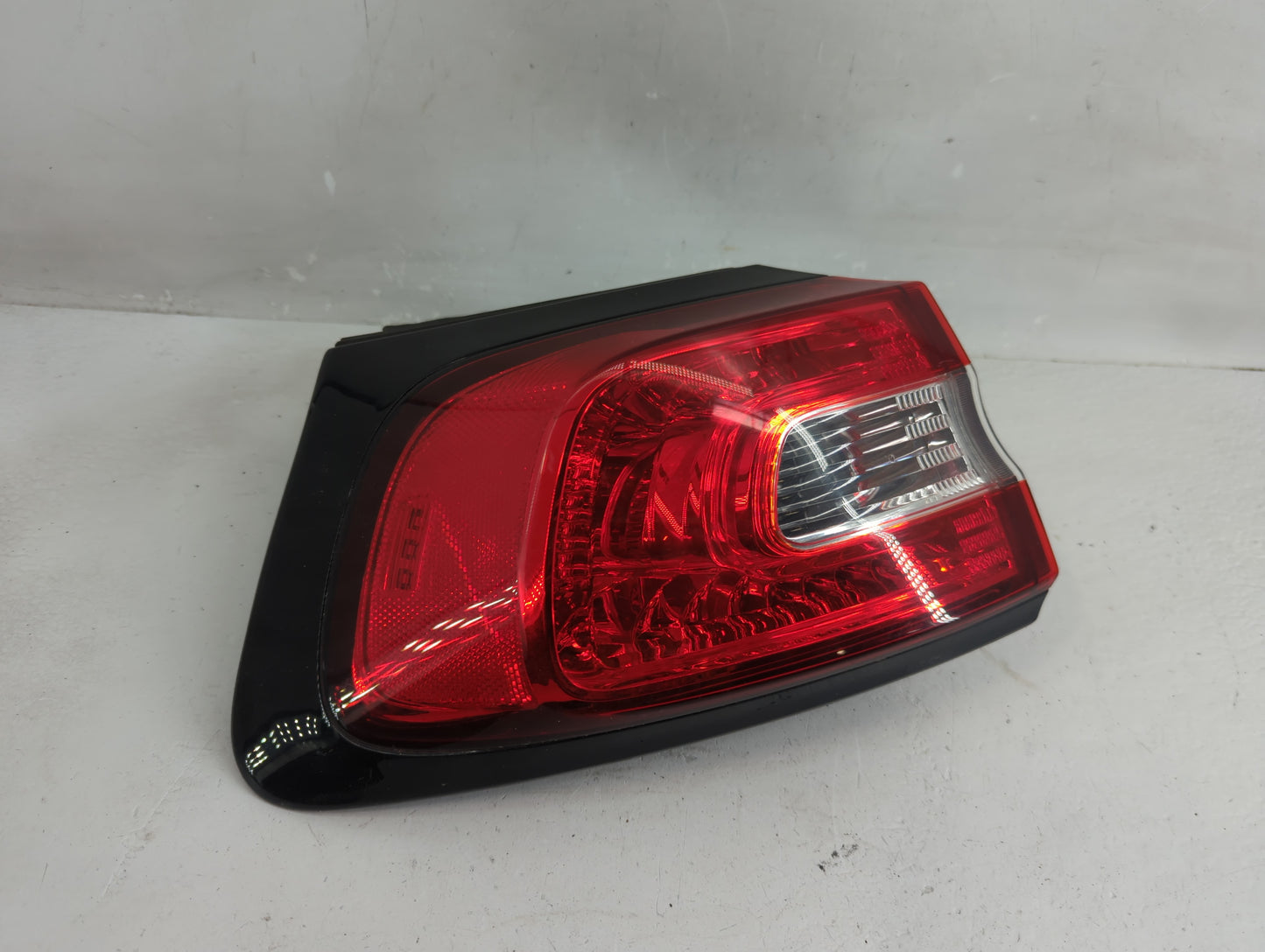 2014-2018 Jeep Cherokee Tail Light Assembly Driver Left OEM P/N:68102907AE Fits Fits 2014 2015 2016 2017 2018 OEM Used Auto 