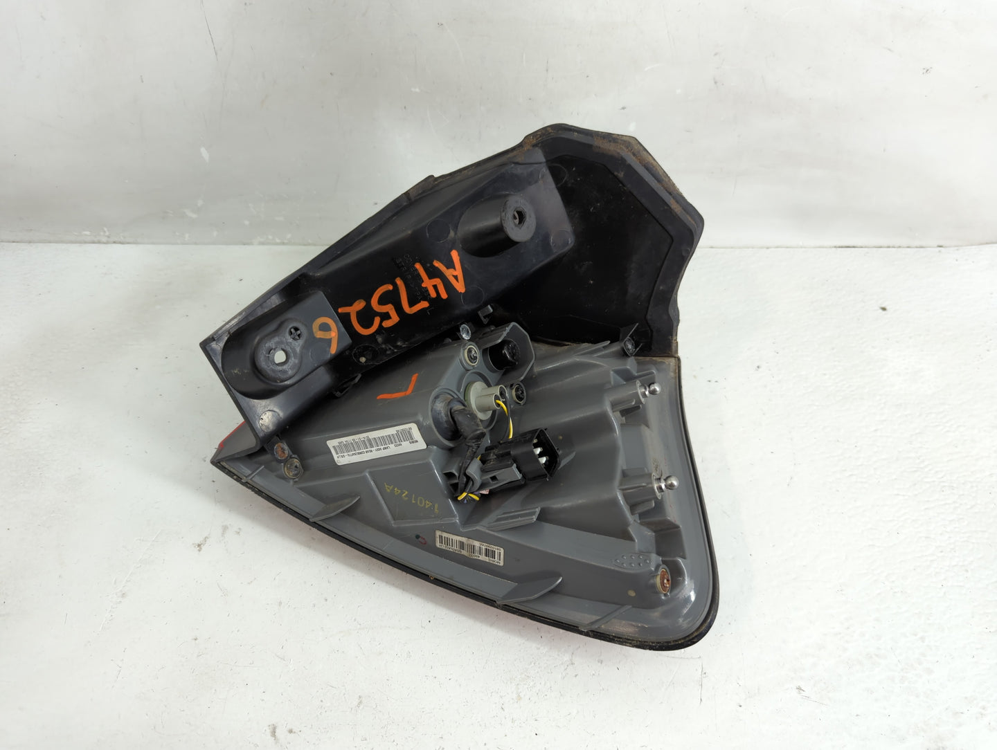 2014-2018 Jeep Cherokee Tail Light Assembly Driver Left OEM P/N:68102907AE Fits Fits 2014 2015 2016 2017 2018 OEM Used Auto 