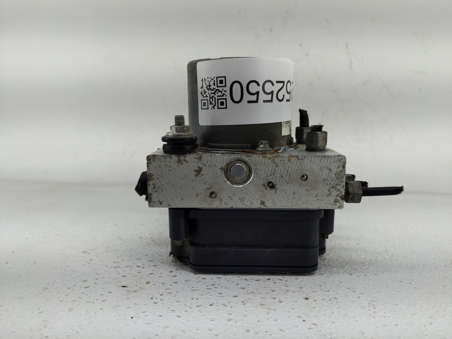 2014 Jeep Cherokee ABS Pump Control Module Replacement P/N:04779899AG Fits OEM Used Auto Parts - Oemusedautoparts1.com