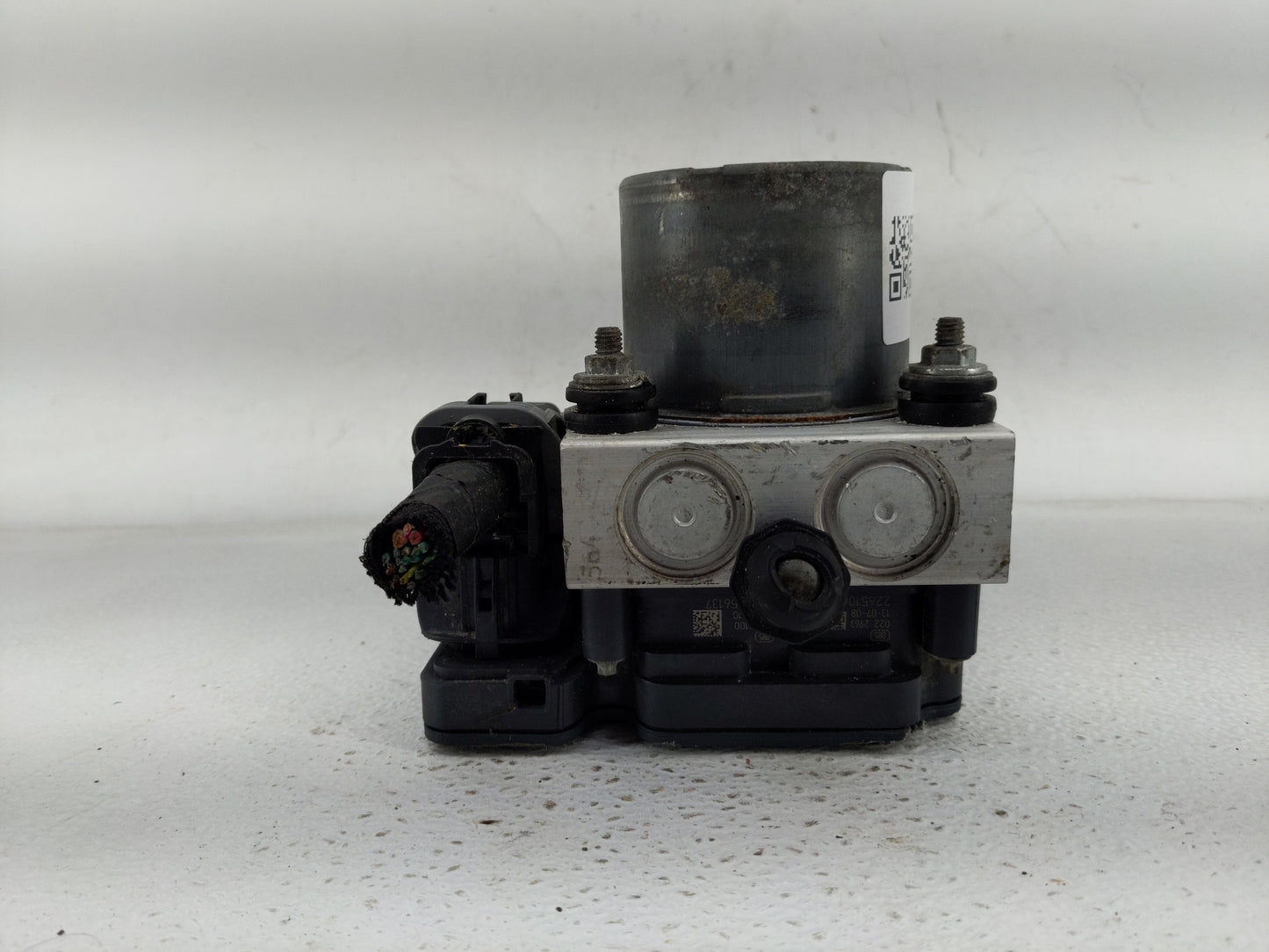 2014 Jeep Cherokee ABS Pump Control Module Replacement P/N:04779899AG Fits OEM Used Auto Parts - Oemusedautoparts1.com