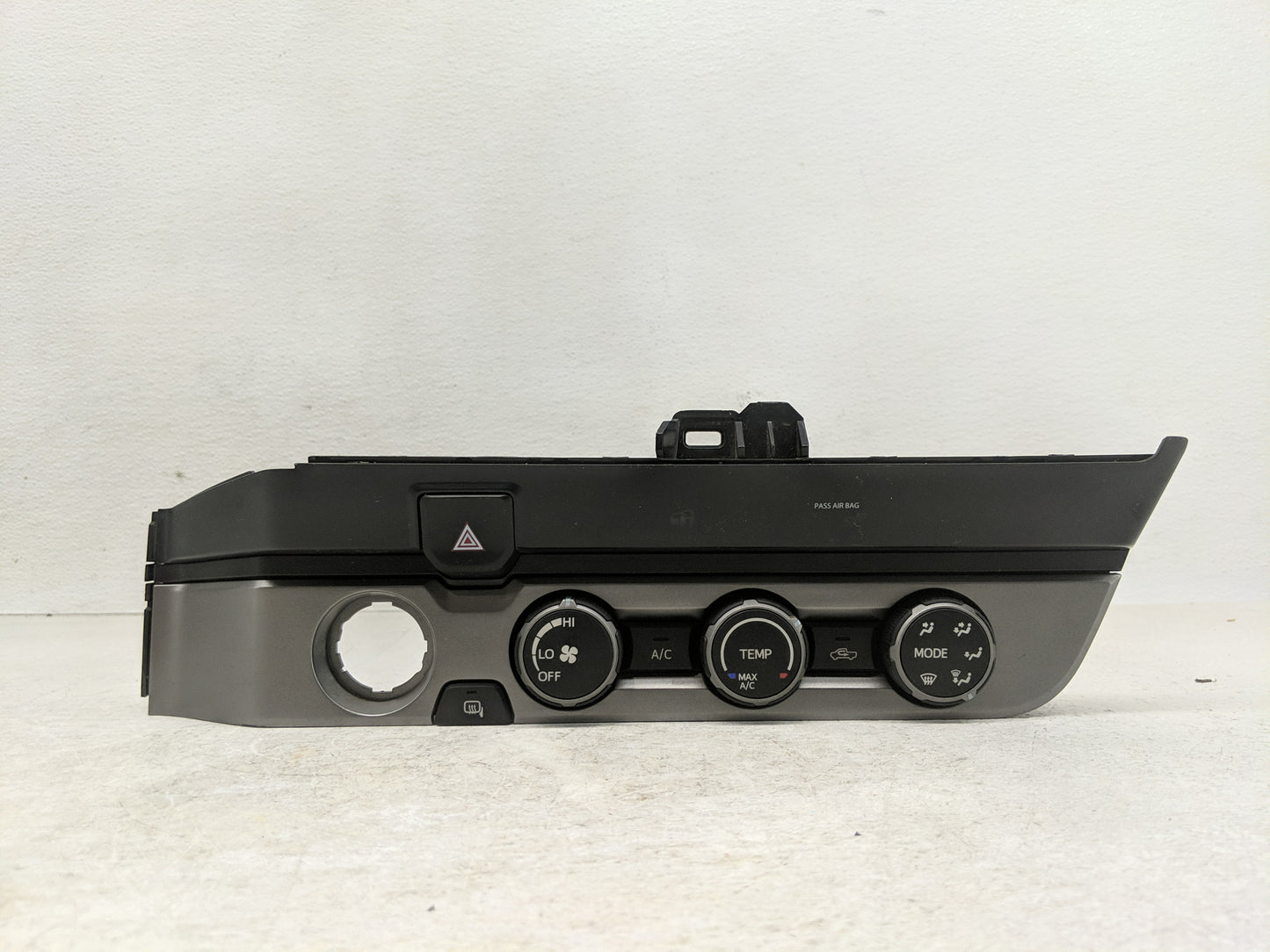 2014 Jeep Cherokee Climate Control Module Temperature AC/Heater Replacement P/N:75H595 Fits OEM Used Auto Parts - Oemusedaut